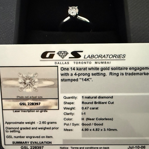 Engagement ring - Picture 2 of 8